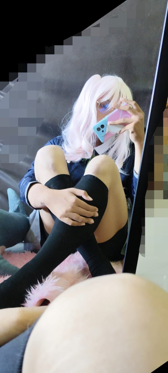 Me With Smol Shark again
